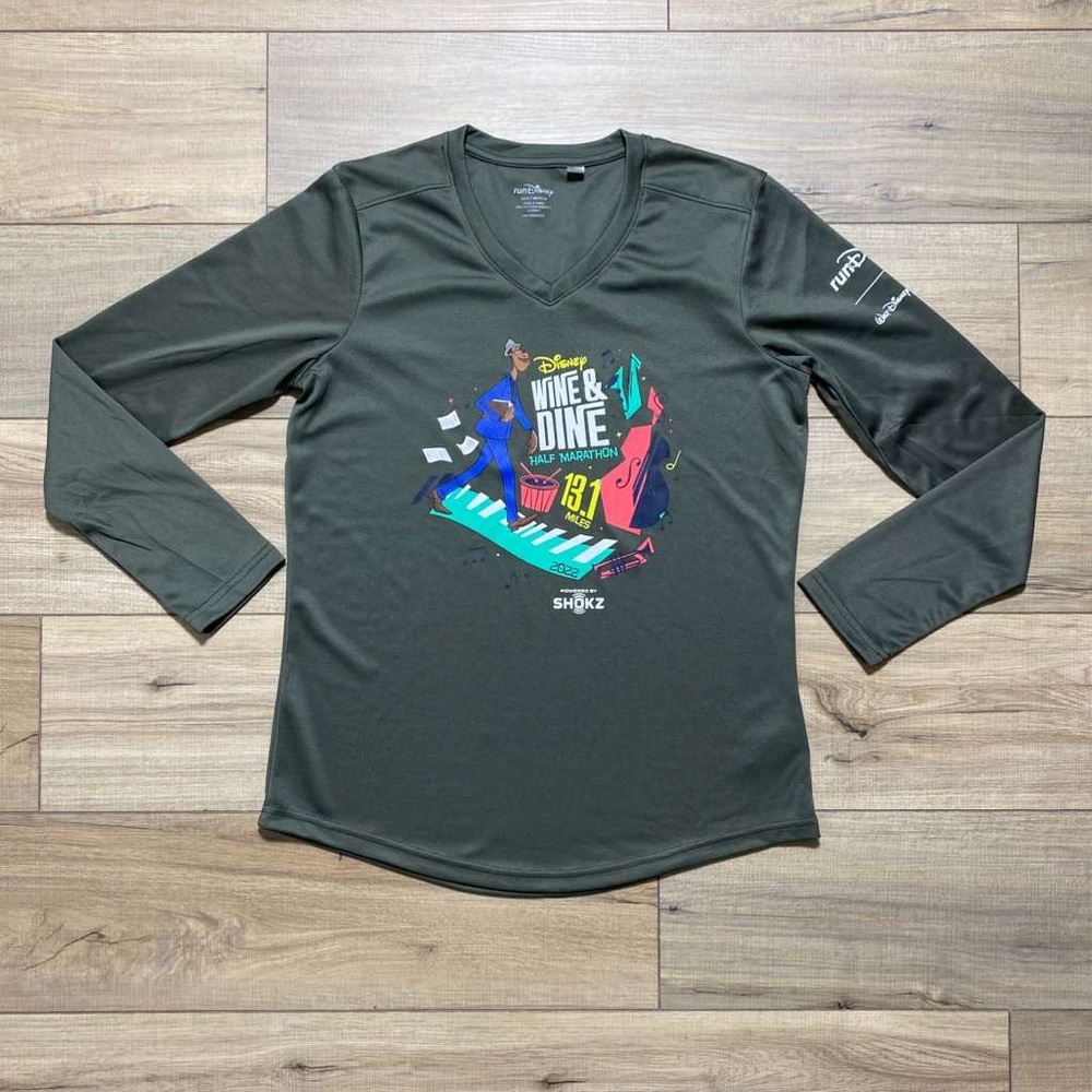 RunDisney Womens 2022 Wine & Dine‎ Half Marathon Soul Long Sleeve Shirt Medium